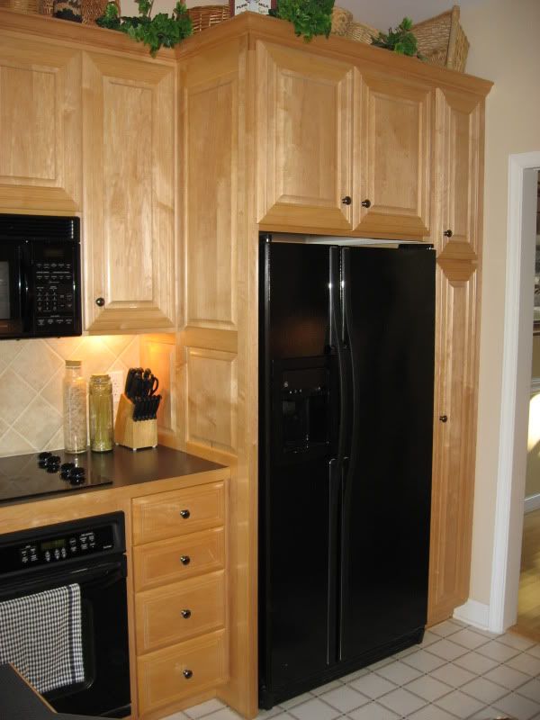 Please post photos--off white/cream cabinets and black appliances ...