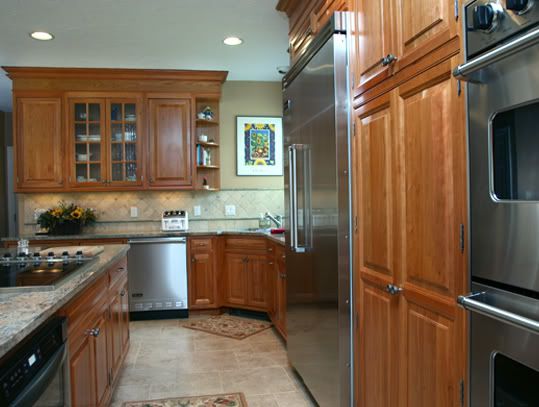 What color floor tile with light color granite countertop