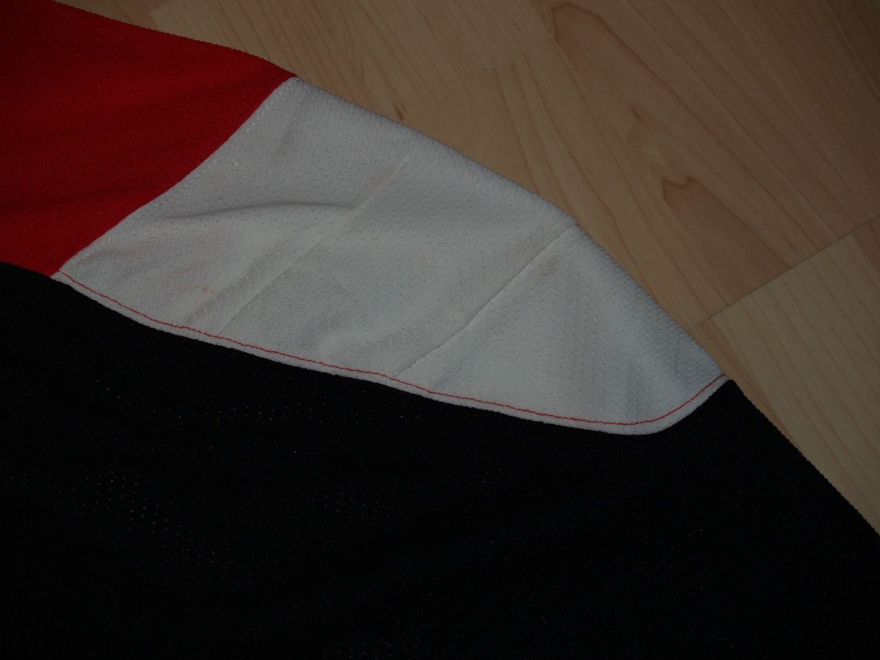 [Image: brodeurrear2rightsleeve_zps7e839461.jpg]