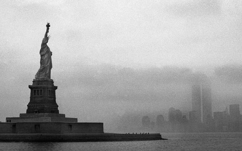 00834_cityofliberty_2560x1600.jpg