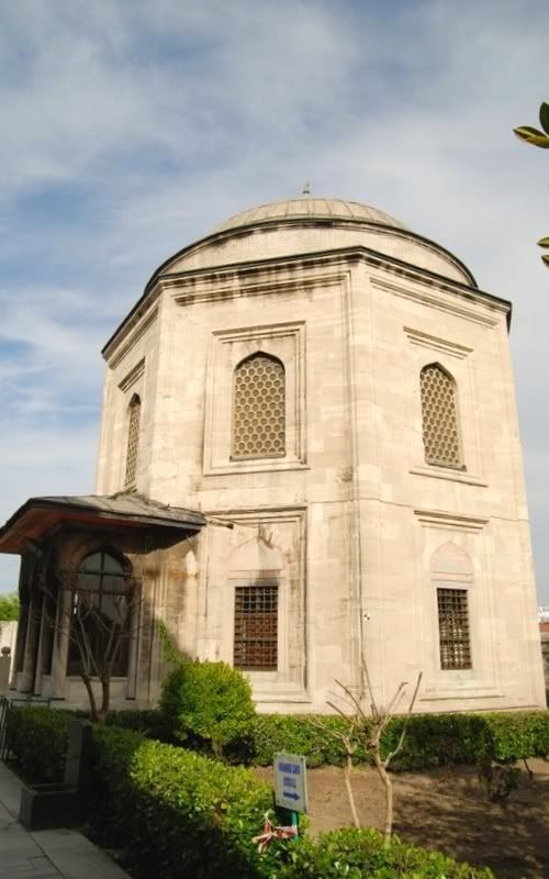 HasekiHrremSultanTomb.jpg