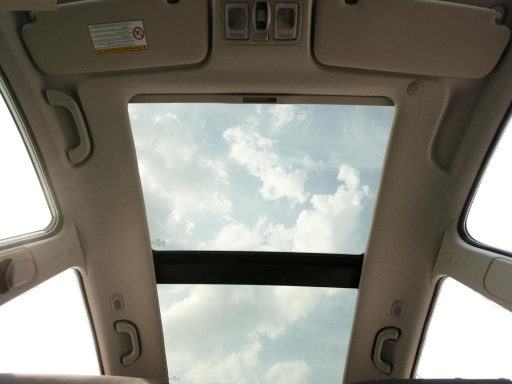 Kia-Venga_2010_1600x1200_wallpaper_.jpg