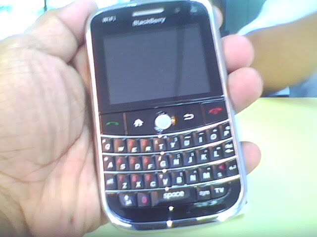 Blackberry V9000